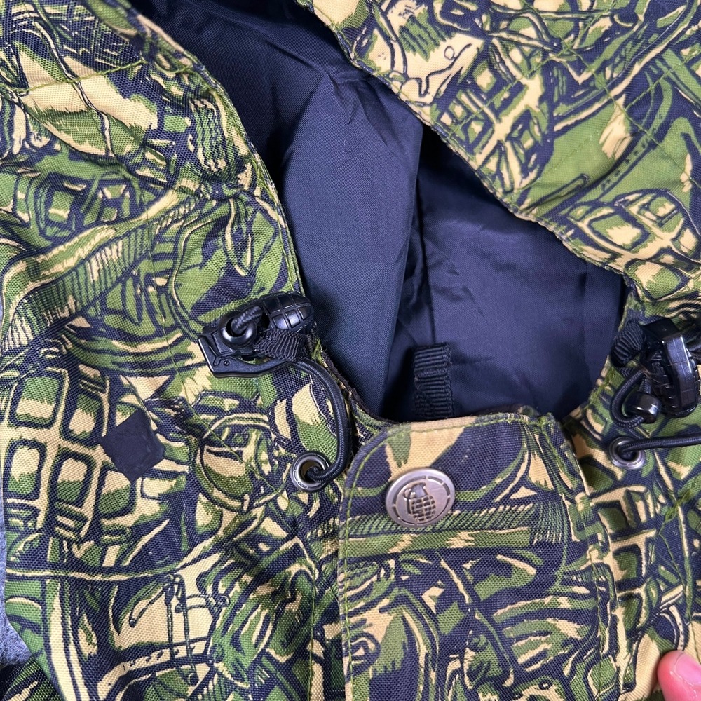 Grenade Snowboard Jacket Mens L Green Full Zip Ski Parka Guns Knives AOP Y2K - Picture 9 of 16